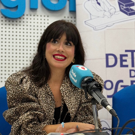 detras mostrador entrevista